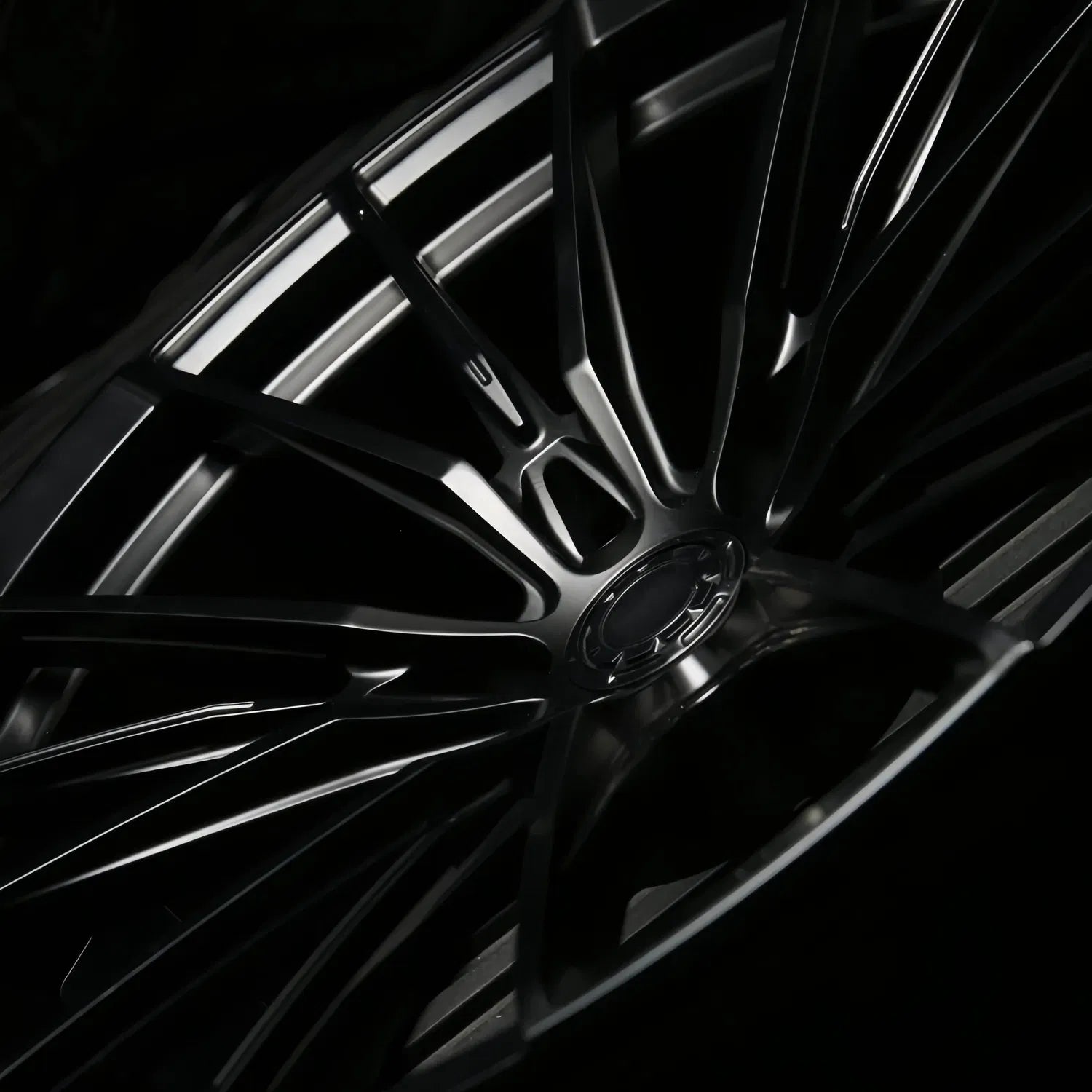 Kované multi-spoke disky Gloss Black 18–24"