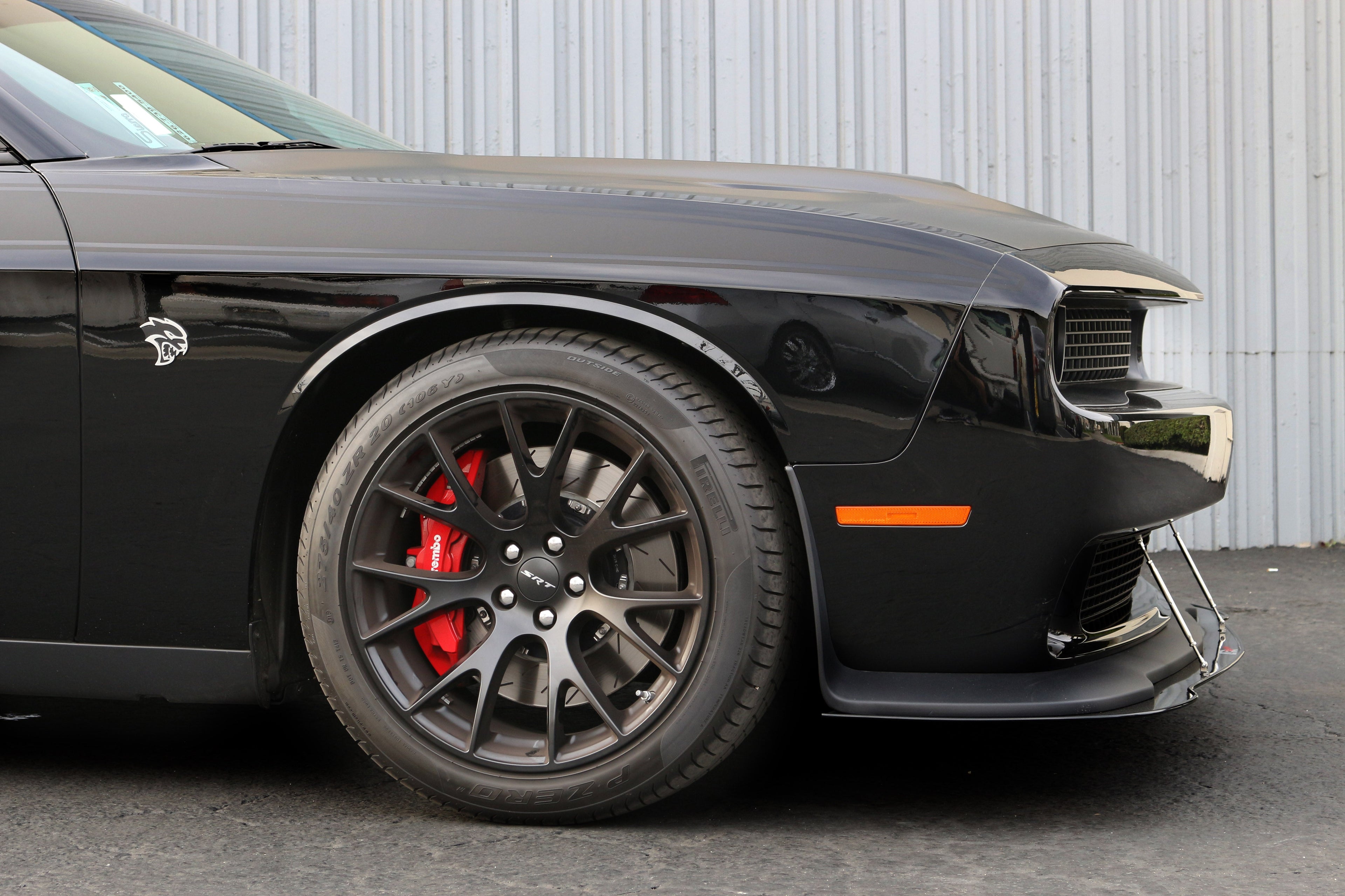 Karbonový predný splitter APR pre Dodge Challenger Hellcat – vrátane montážnych tyčí
