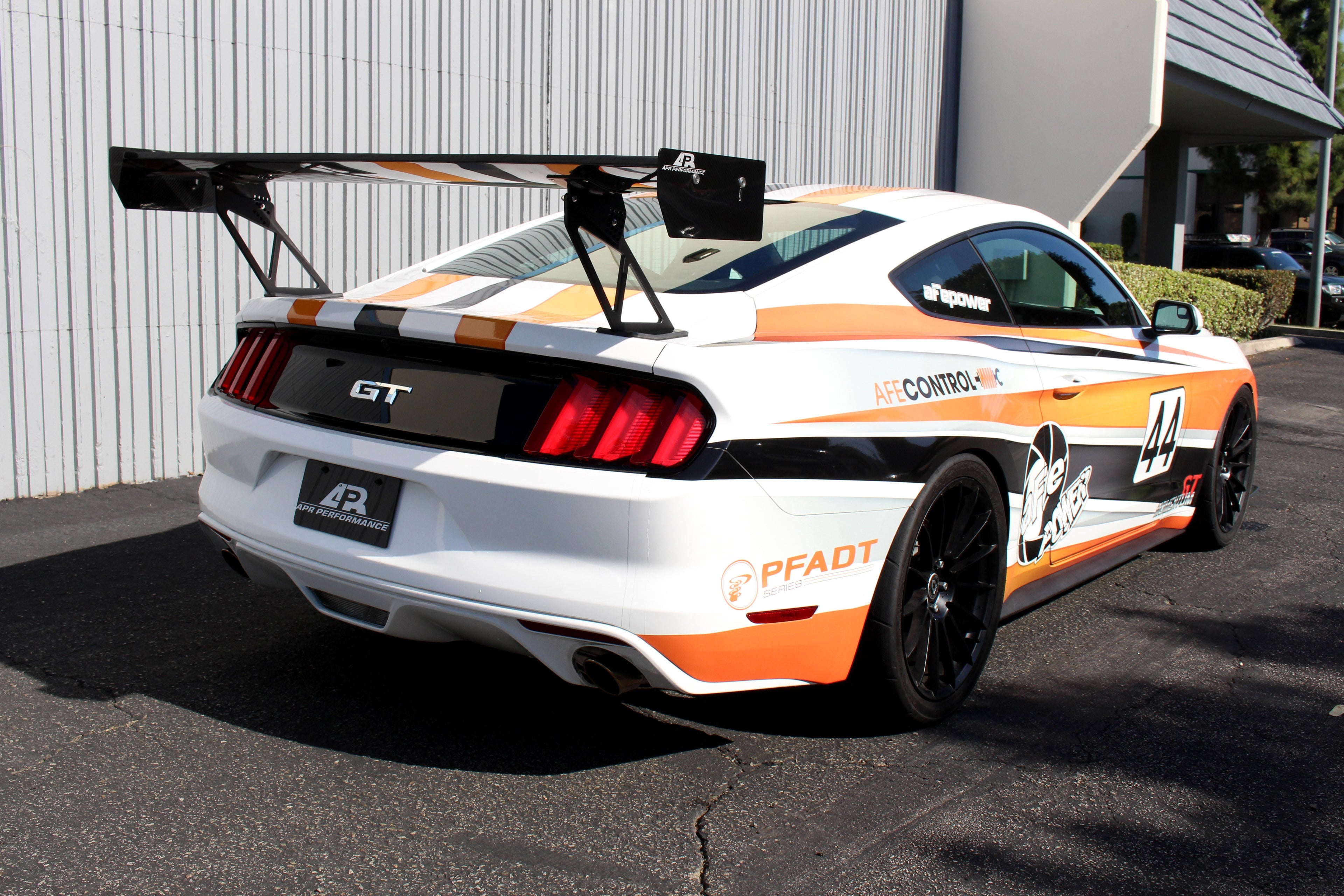 Karbónové nastaviteľné krídlo Ford Mustang S550 GT-250 (2015–2017)