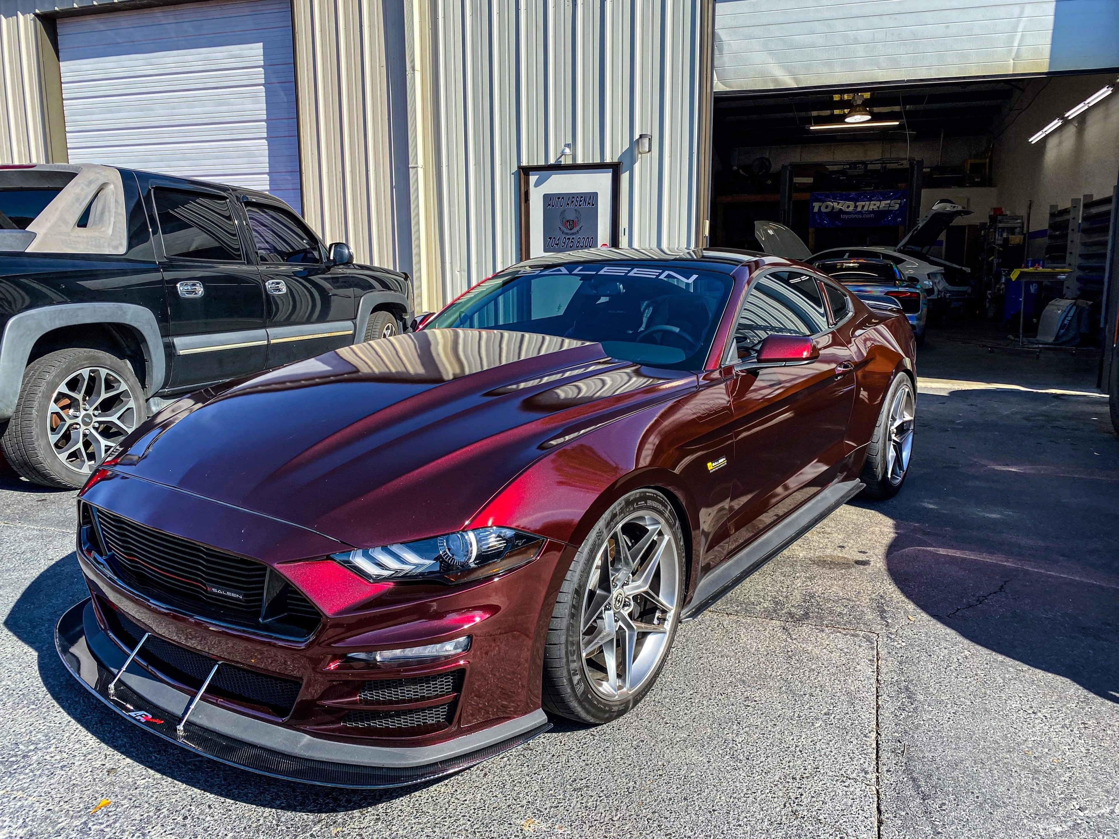 Karbonový predný splitter APR pre Ford Saleen Mustang – vrátane montážnych tyčí