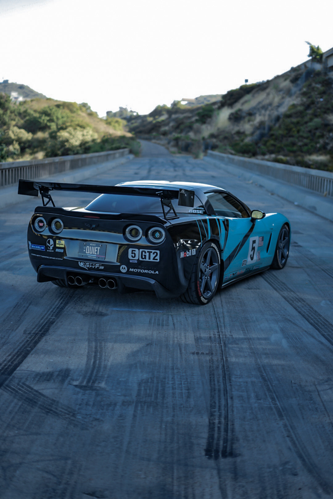 APR GTC-500 karbónové nastaviteľné krídlo 71" pre Chevrolet Corvette C6 (2005–2013)