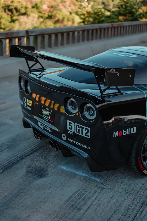 APR GTC-500 karbónové nastaviteľné krídlo 71" pre Chevrolet Corvette C6 (2005–2013)