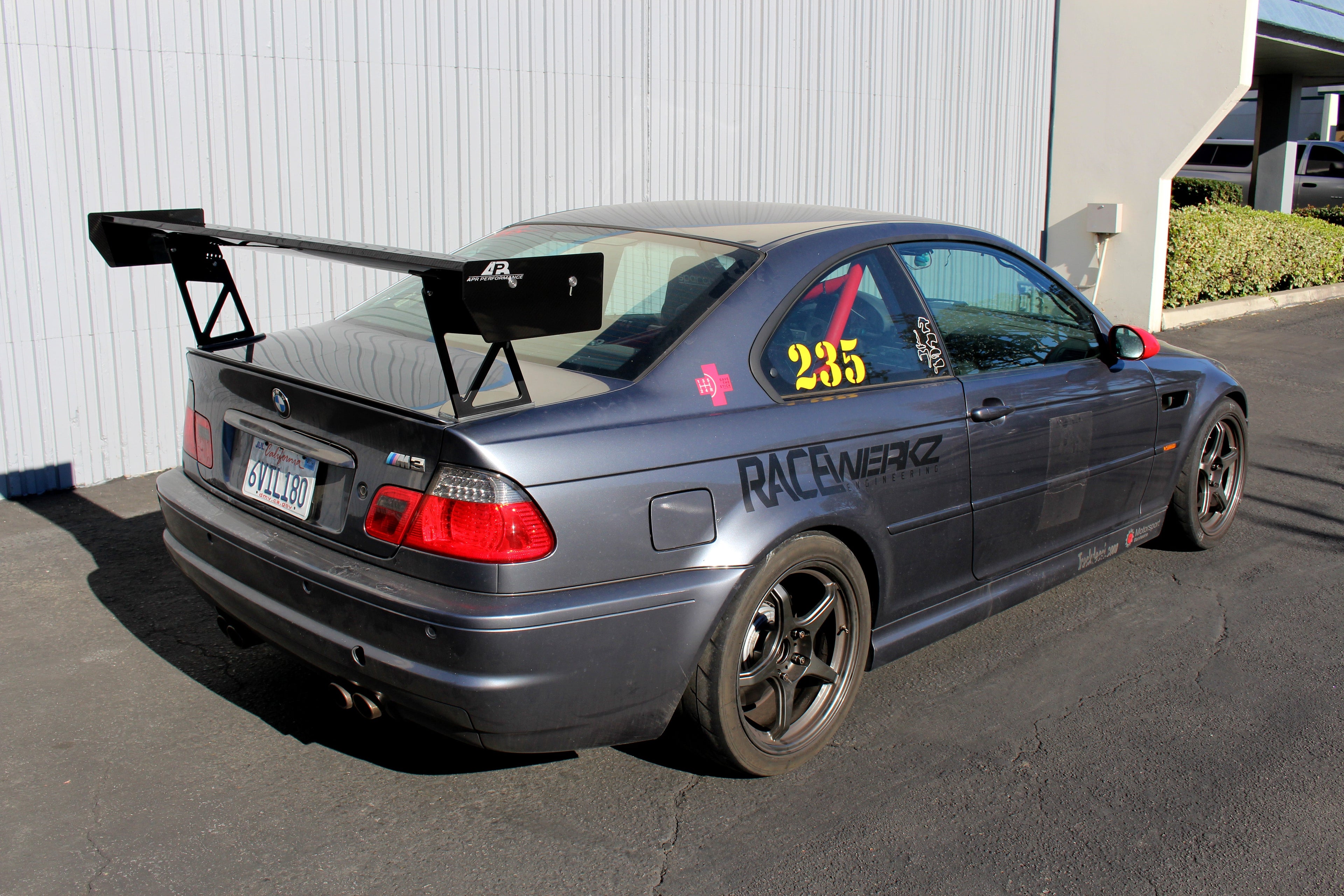 Karbónové nastaviteľné krídlo BMW E46 Coupe GT-250 (2001–2006)