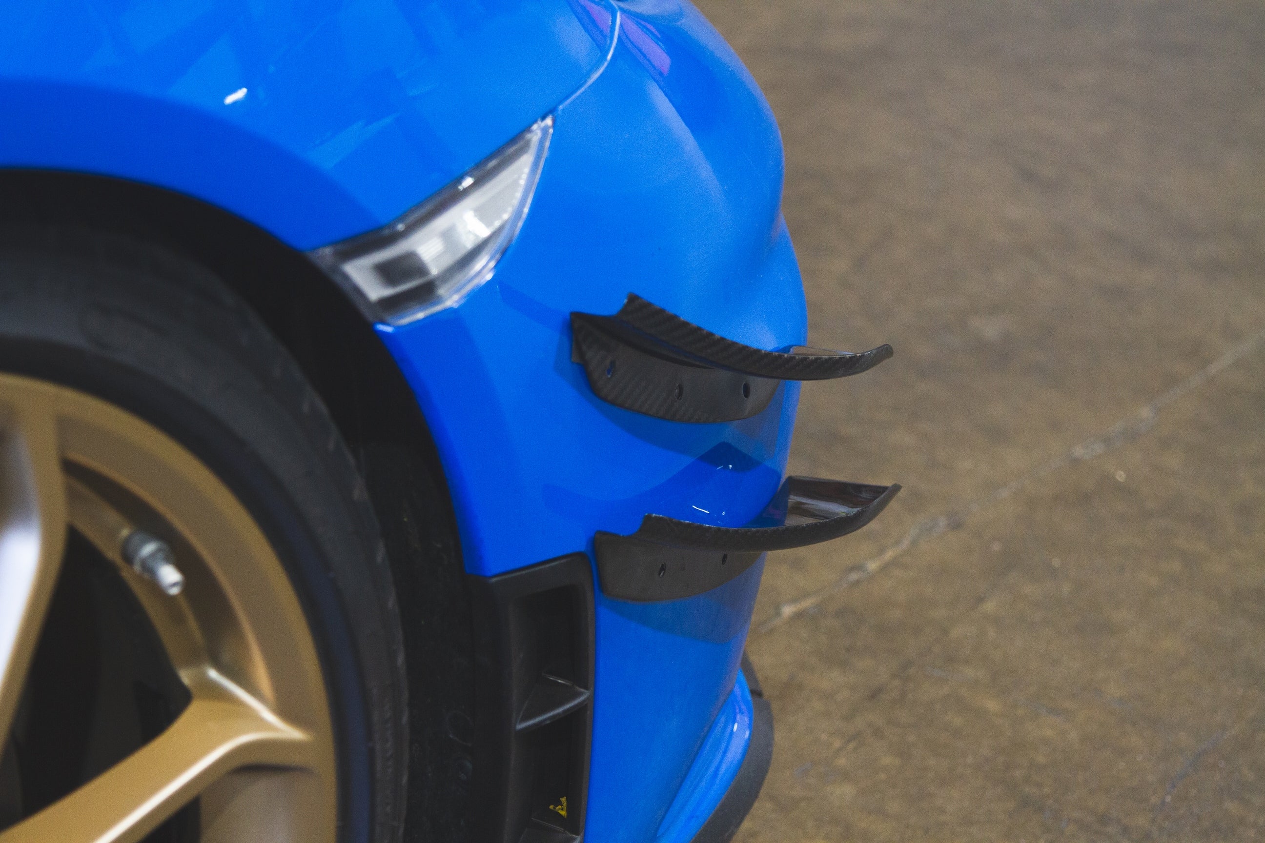 Karbonové canardy APR pre Porsche 718 Cayman GT4 – predný nárazník