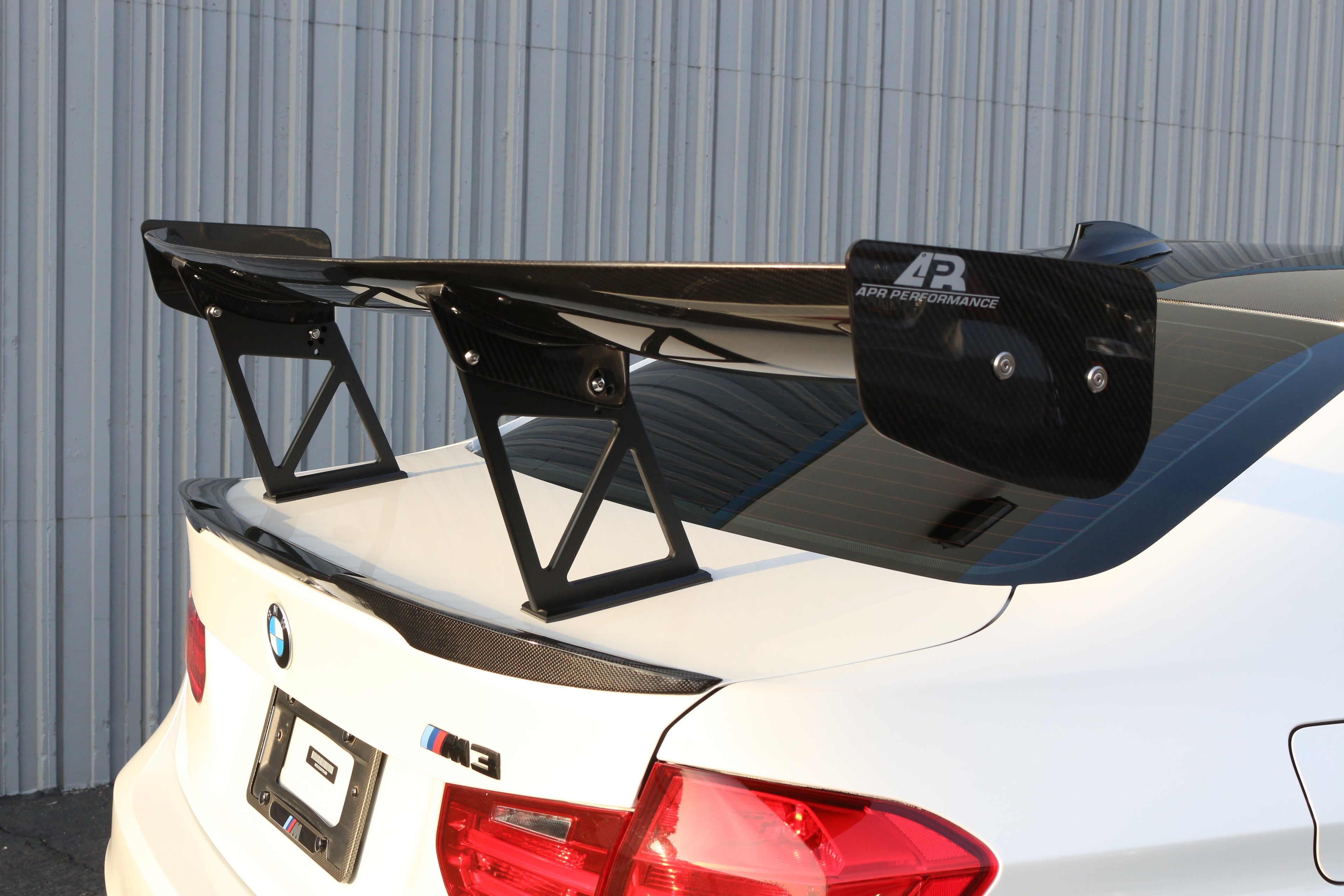 BMW F80 / F32 GTC-300 karbónové nastaviteľné krídlo 2014-2020