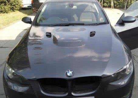 Kapota BMW 3 E92 – M3 štýl s vetracími otvormi (2009–2013)