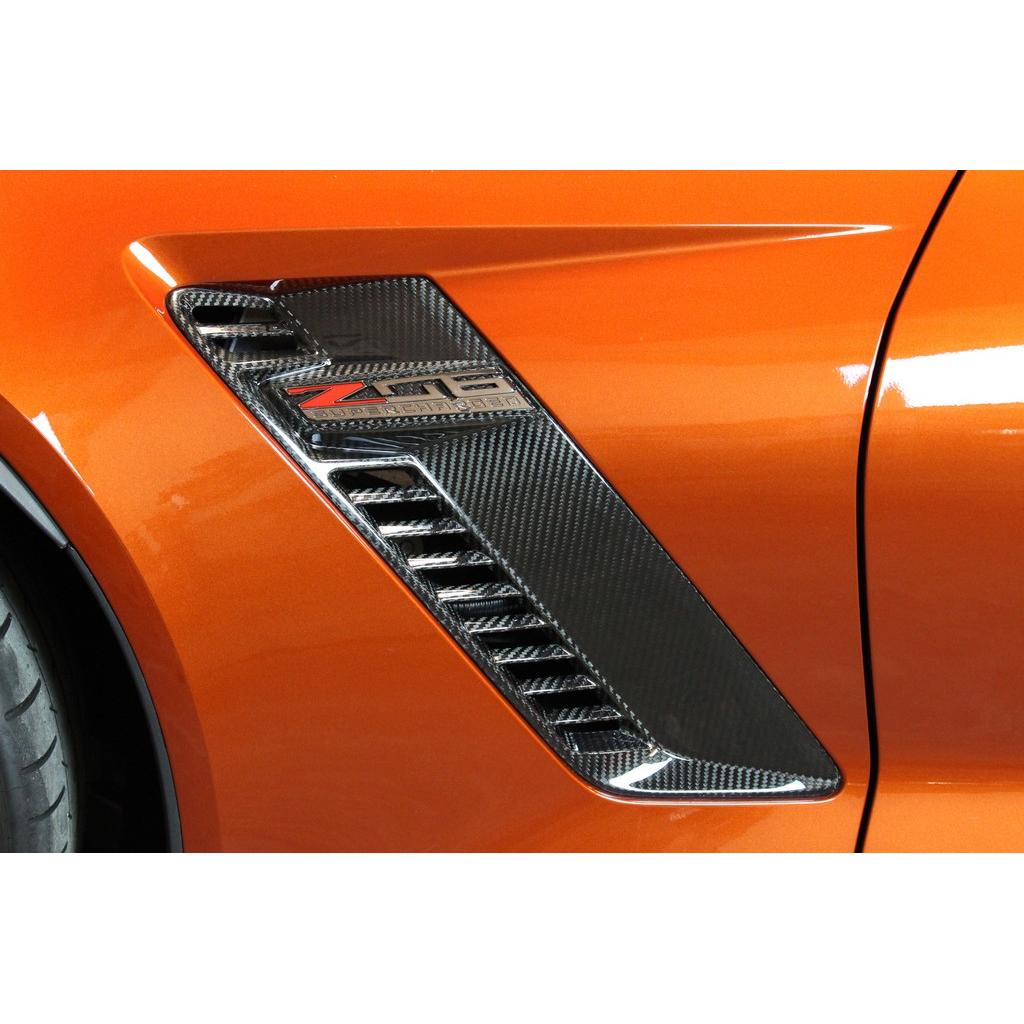 Karbonové výduchy blatníkov APR pre Chevrolet Corvette C7 / Z06 (2015–2019) – fender vents