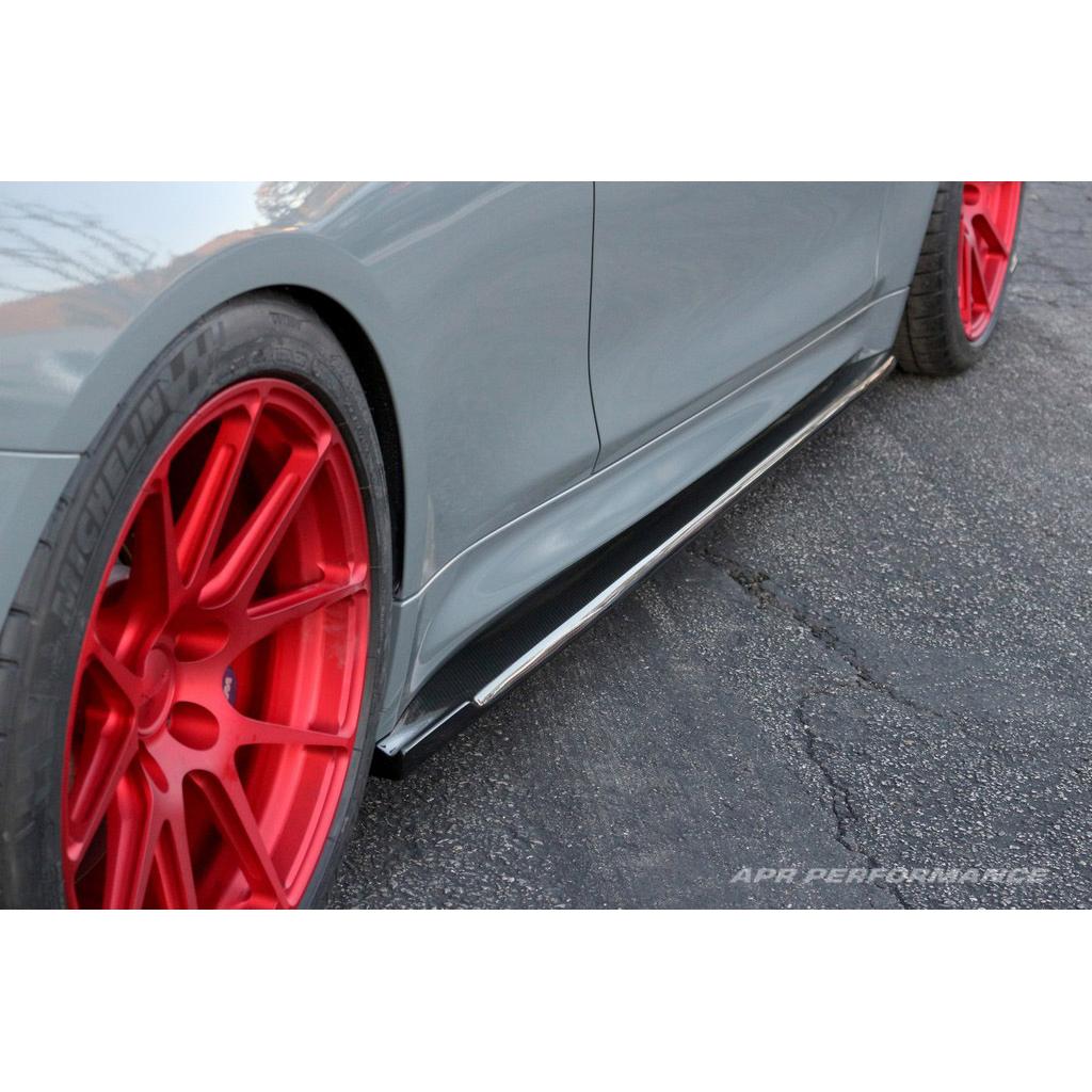 Karbonové bočné rozšírenia prahov APR pre BMW F82 M4 (2014–2020) – side rocker extensions