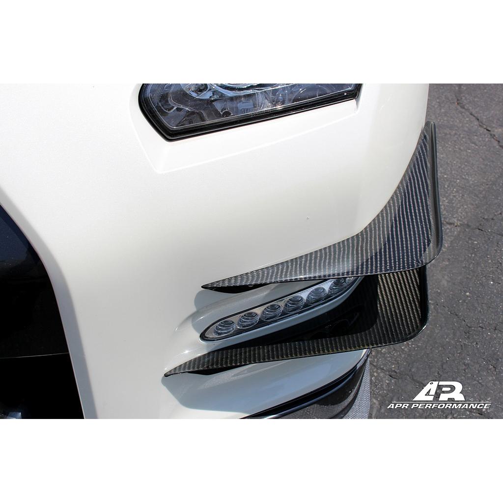 Karbonové canardy APR pre Nissan GT-R R35 – predný nárazník (canard set)
