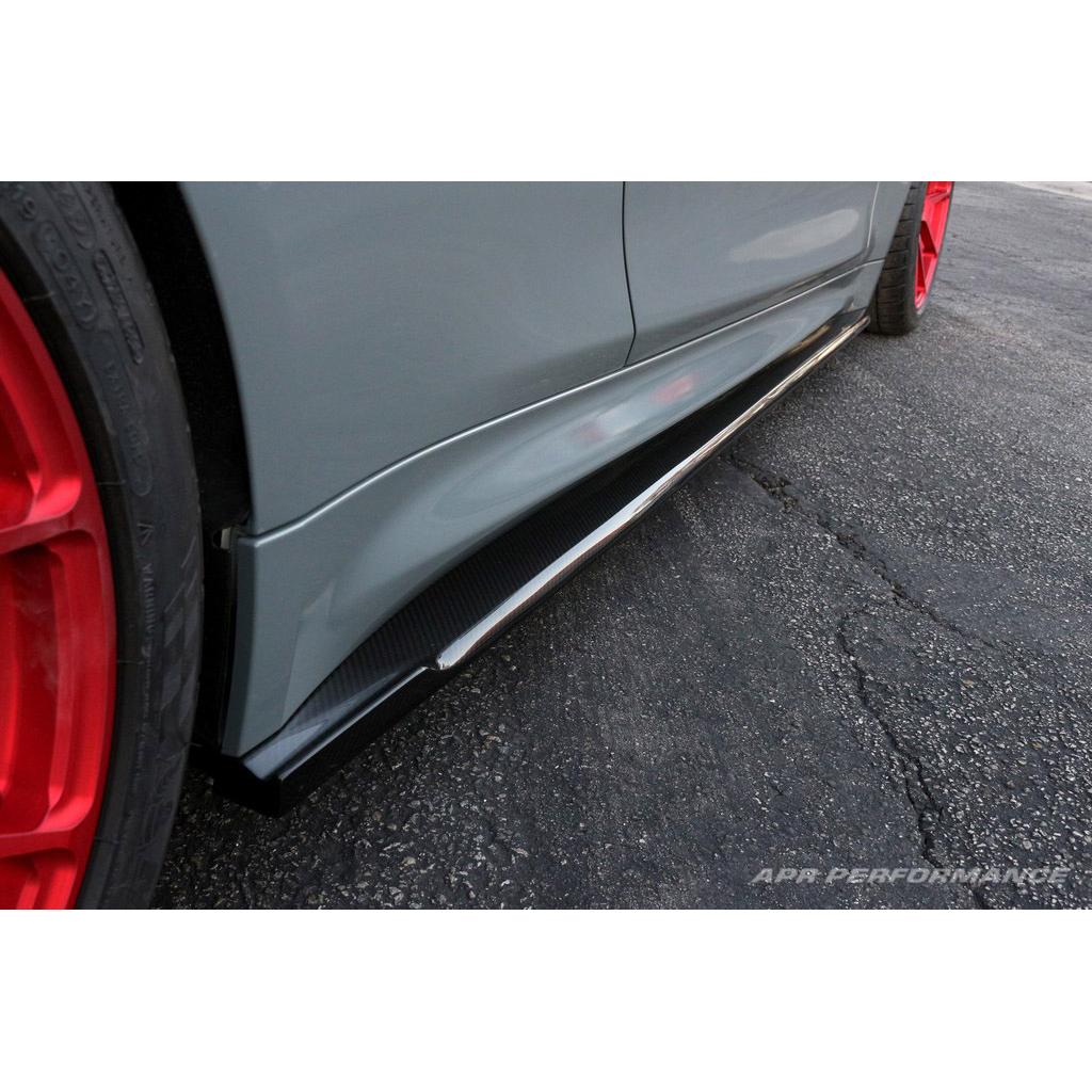 Karbonové bočné rozšírenia prahov APR pre BMW F82 M4 (2014–2020) – side rocker extensions