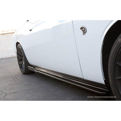 Karbonové bočné rozšírenia prahov APR pre Dodge Challenger (2015+) – side rocker extensions