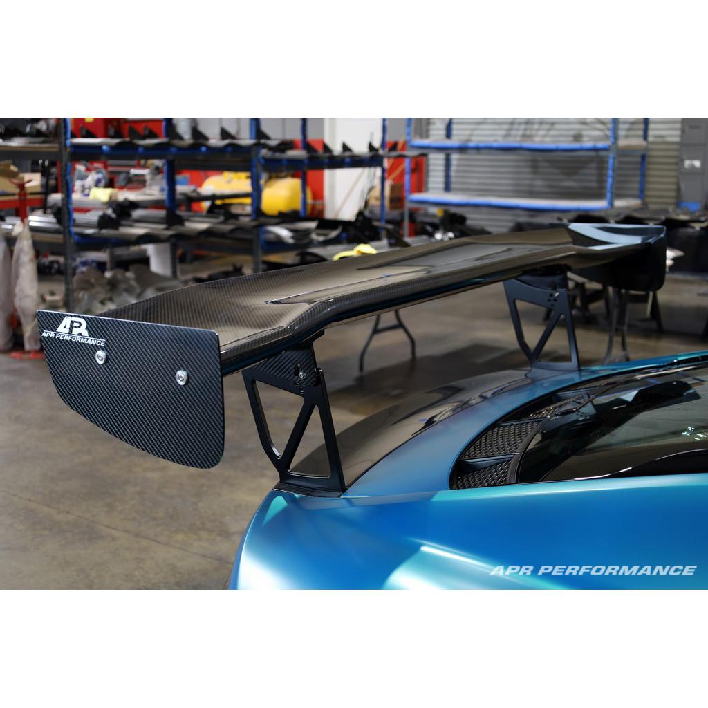 Karbónové nastaviteľné krídlo Audi R8 (2016–2022) GTC-500 71" chassis mount