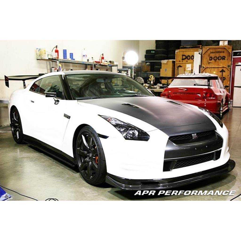 Karbonové zrkadlá APR Formula GT3 pre Nissan GT-R R35 – čierne, wide angle
