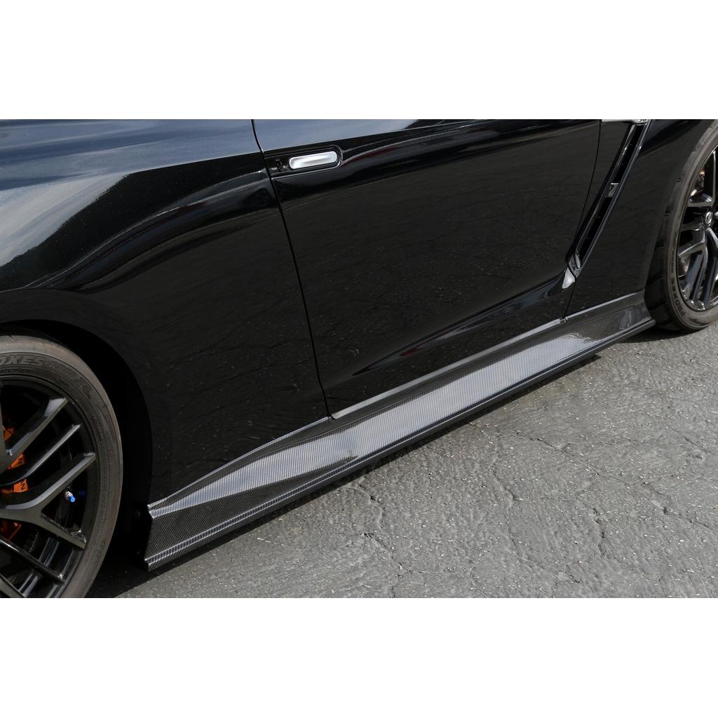 Karbonové bočné rozšírenia prahov APR pre Nissan GT-R (2017+) – side rocker extensions