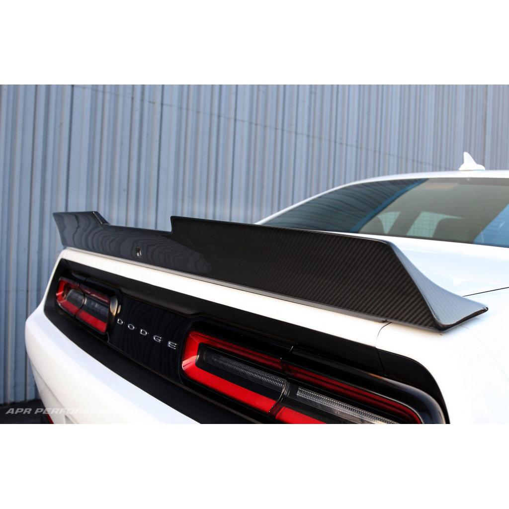 Karbónový zadný spoiler APR Dodge Challenger Hellcat (2015–2023)