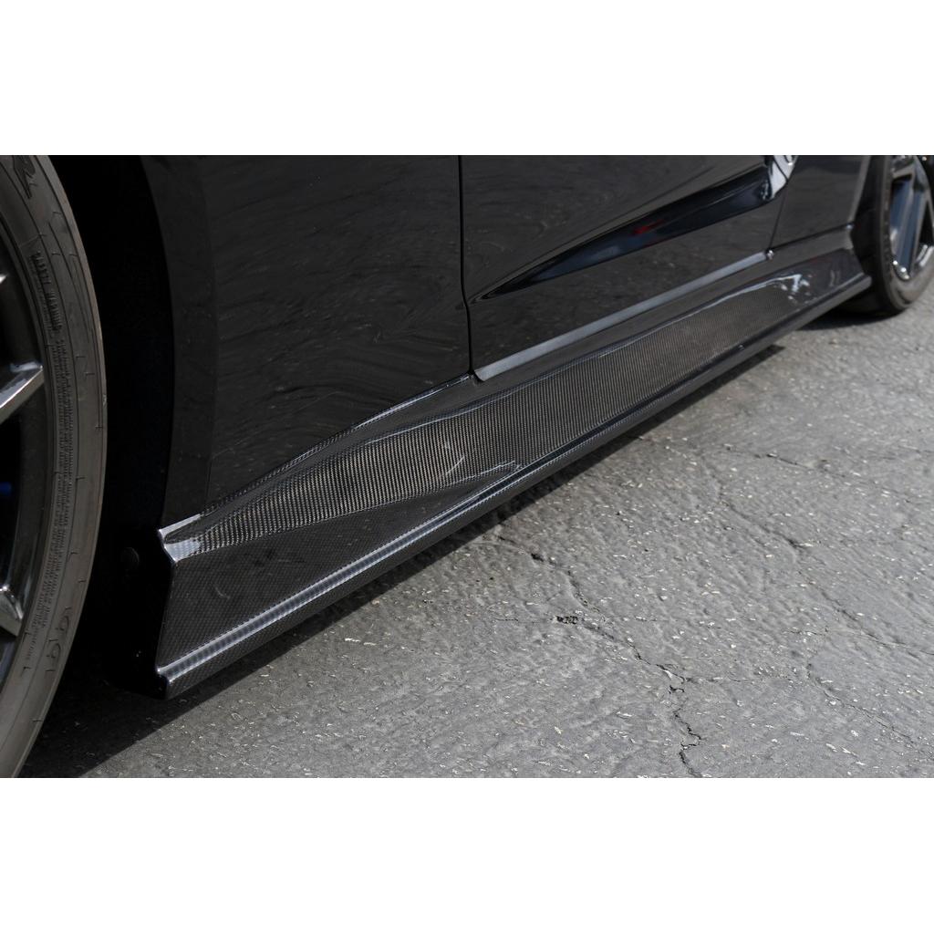 Karbonové bočné rozšírenia prahov APR pre Nissan GT-R (2017+) – side rocker extensions