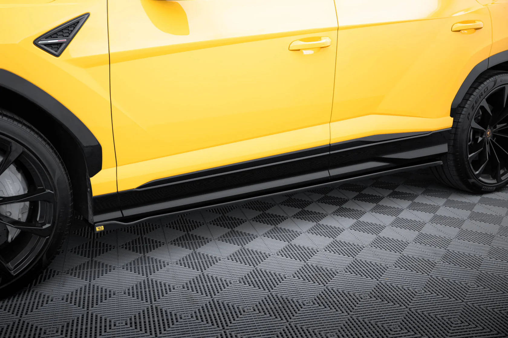 Bočné prahy Lamborghini Urus (2018–2024) ABS Gloss Black