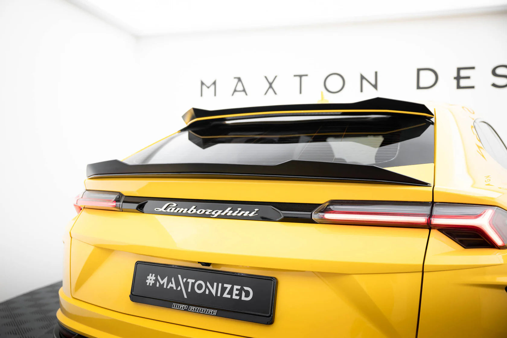 Zadný spodný spoiler Lamborghini Urus (2018–2024) ABS Gloss Black