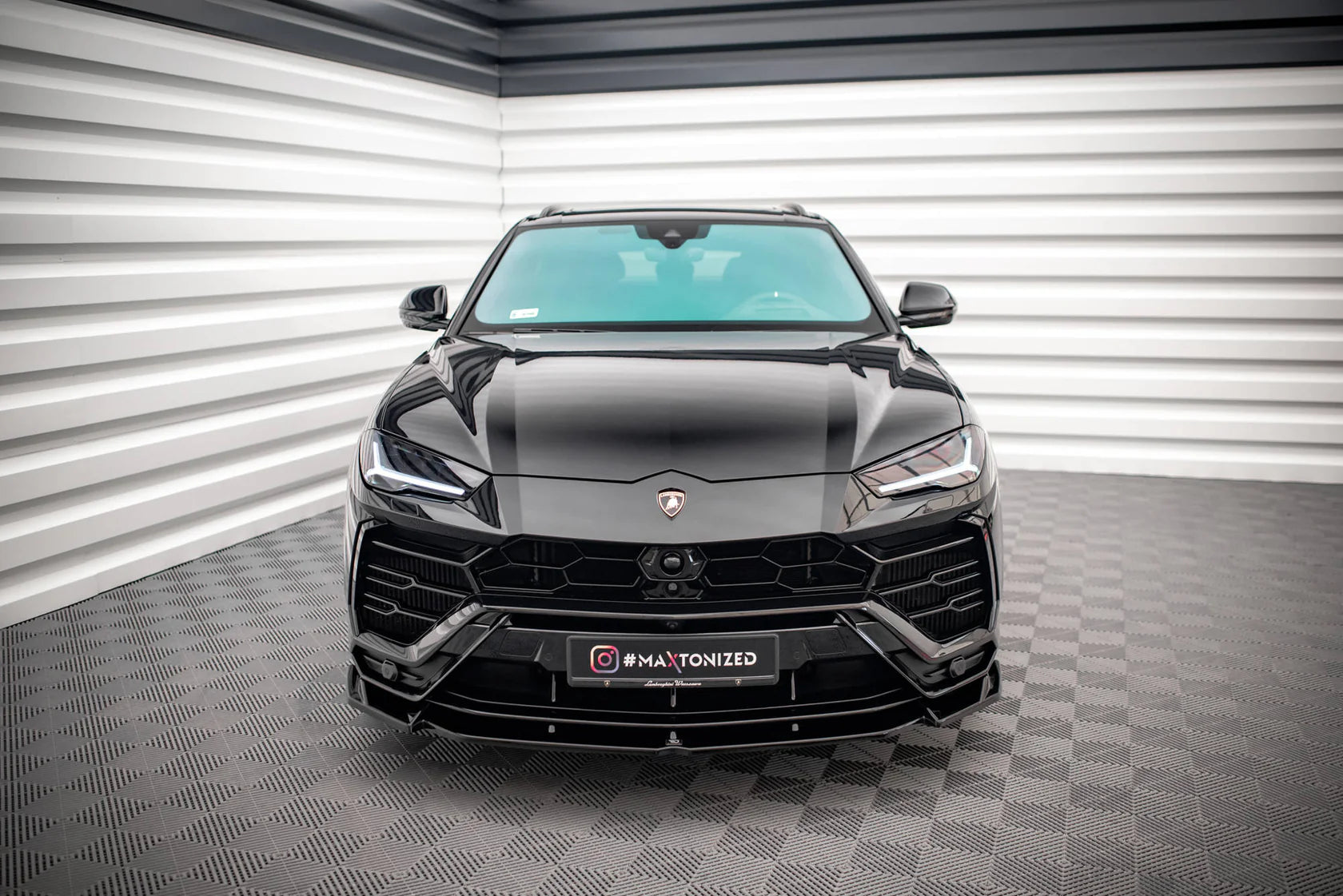 Predný splitter V.1 Lamborghini Urus (2018–2024) ABS Gloss Black