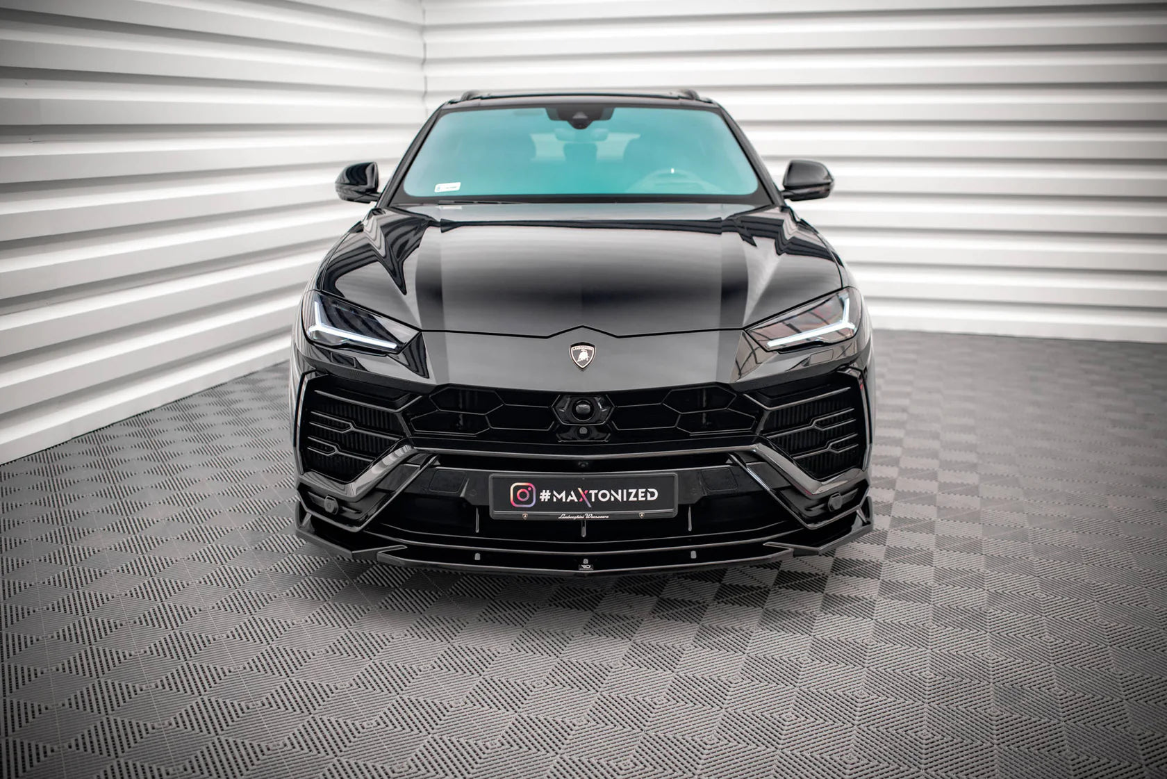 Predný splitter V.2 Lamborghini Urus (2018–2024) ABS Gloss Black