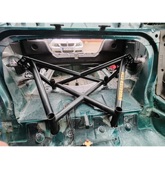 BMW E46 Rear 6-Point Strut Brace SWAGIER – Zadná 6-bodová rozpierka (X-Brace)